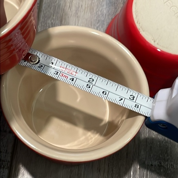 Le Creuset stackable red ramekins set of 3 - Picture 7 of 8